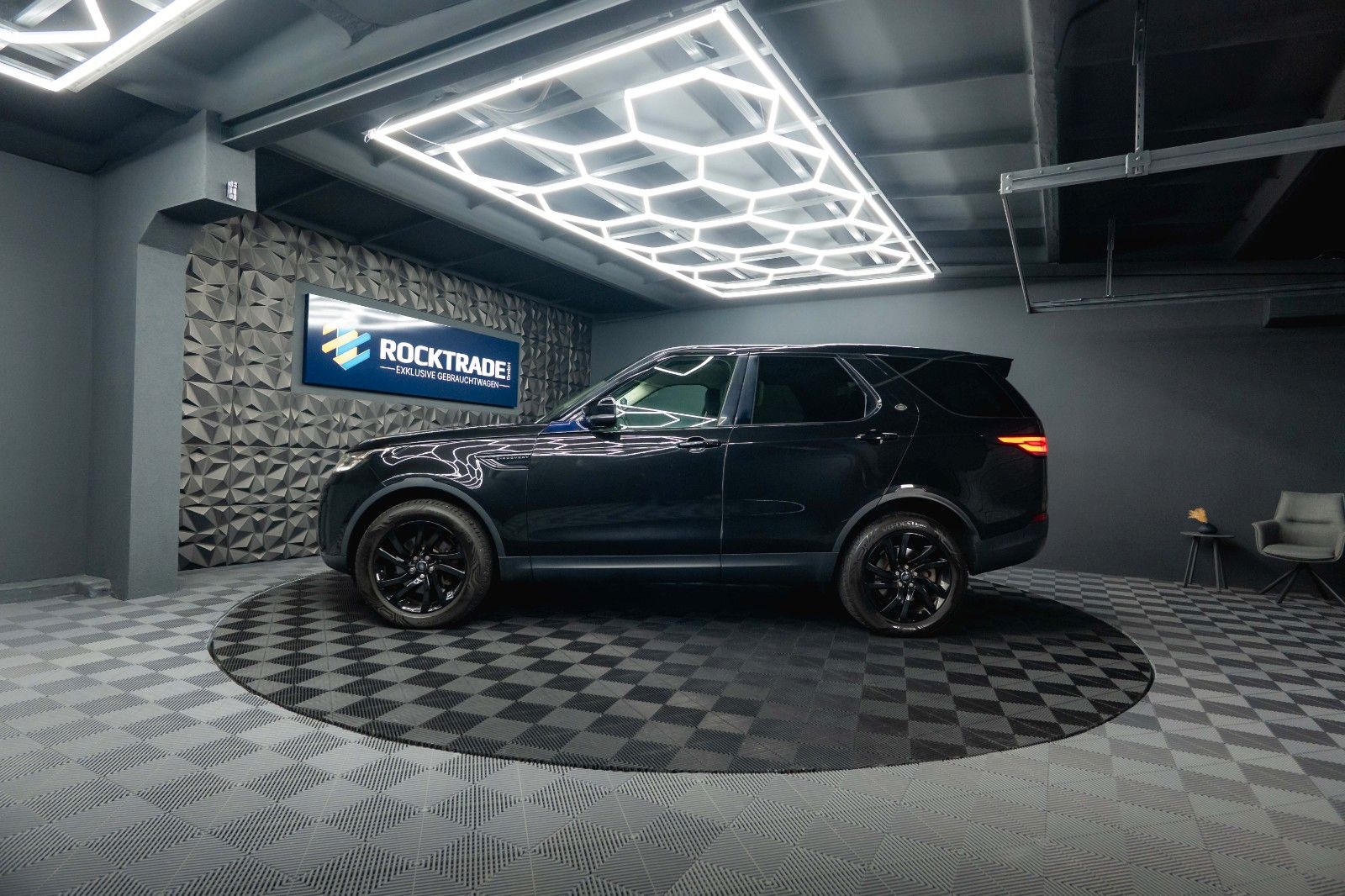 Fahrzeugabbildung Land Rover Discovery 5 2.0 TD SD4 HSE BLACK 4x4 *AHK*LED*