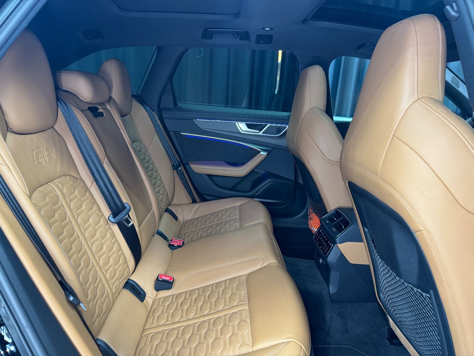 Fahrzeugabbildung Audi RS6 Avant 4.0 TFSI quattro|PANO|MATRIX|ACC|VOLL