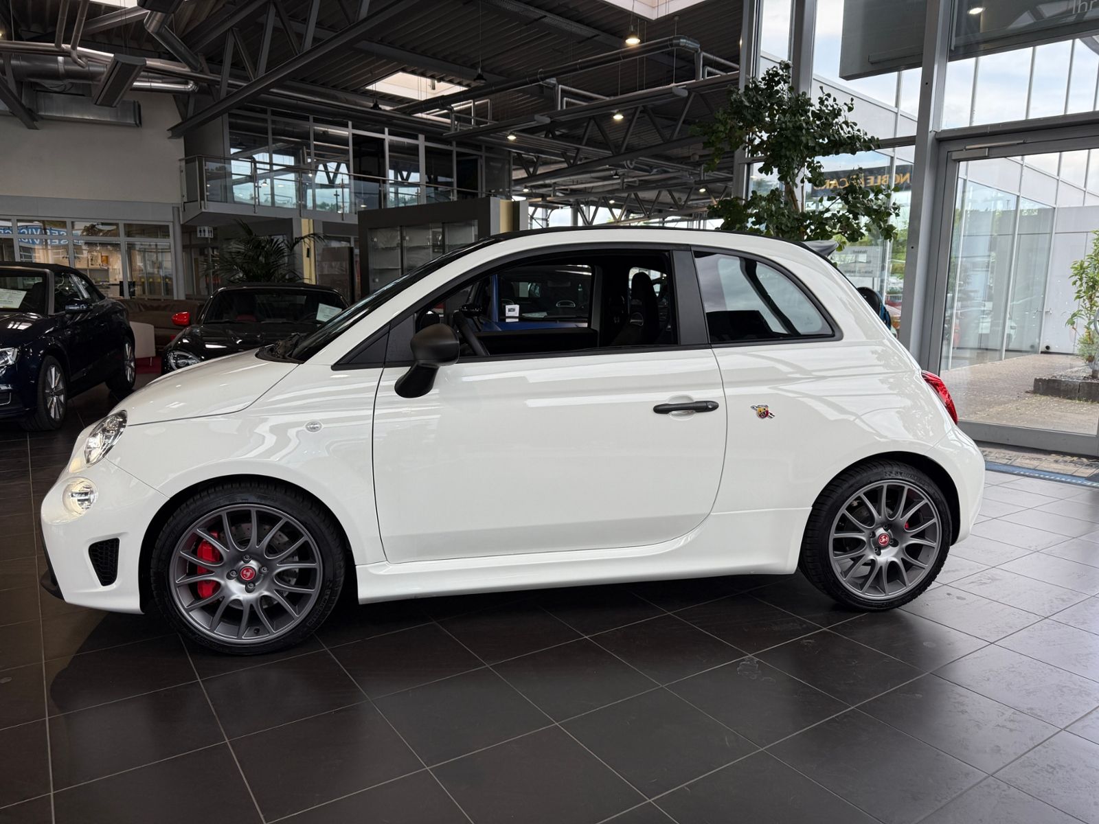 Fahrzeugabbildung Abarth 695C 695 C SHZ BEATS NAVI LEDER