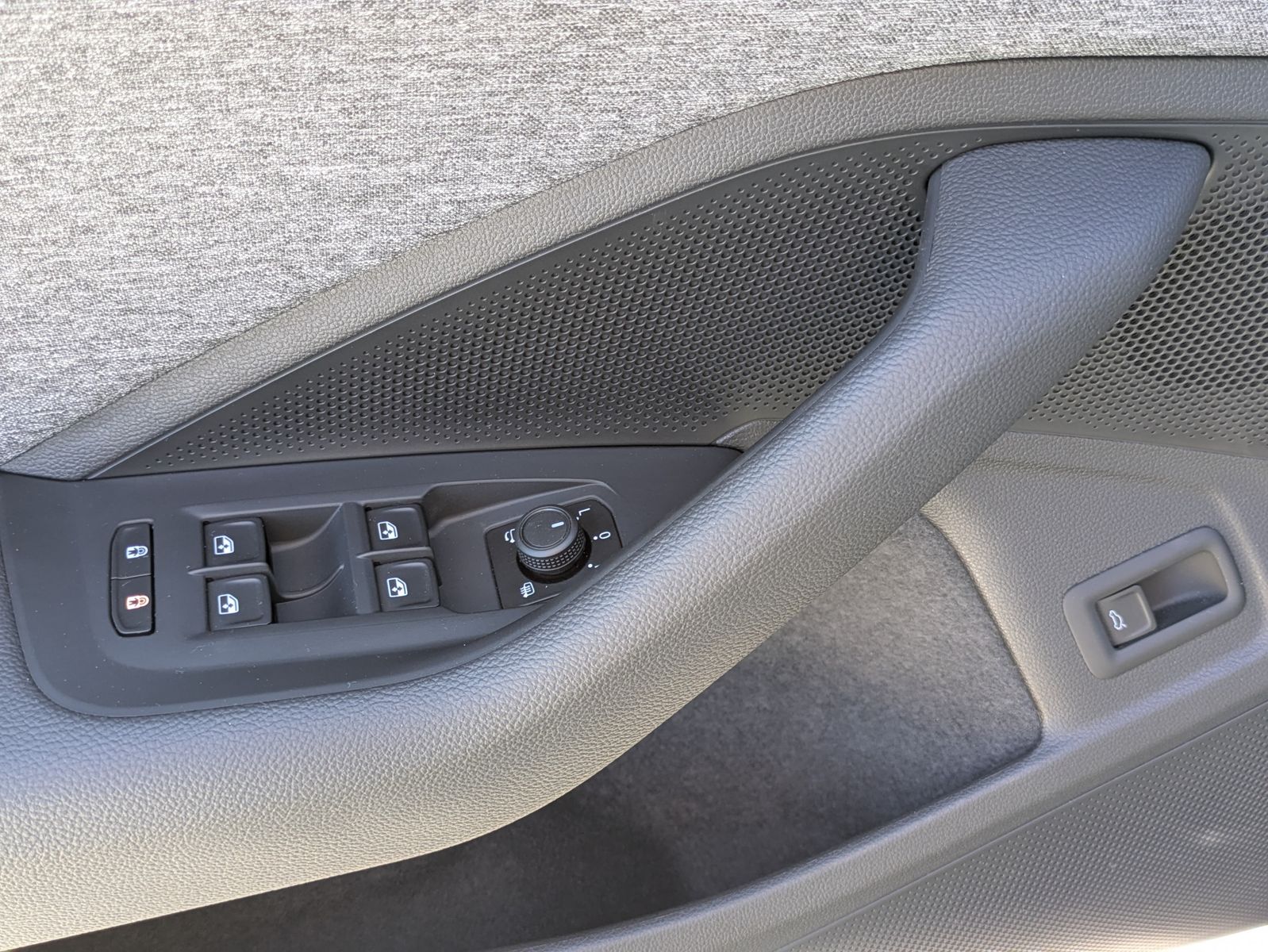 Fahrzeugabbildung SKODA Superb 2.0 TDI 4x4 Selection MATRIX*AHK*5J GAR.