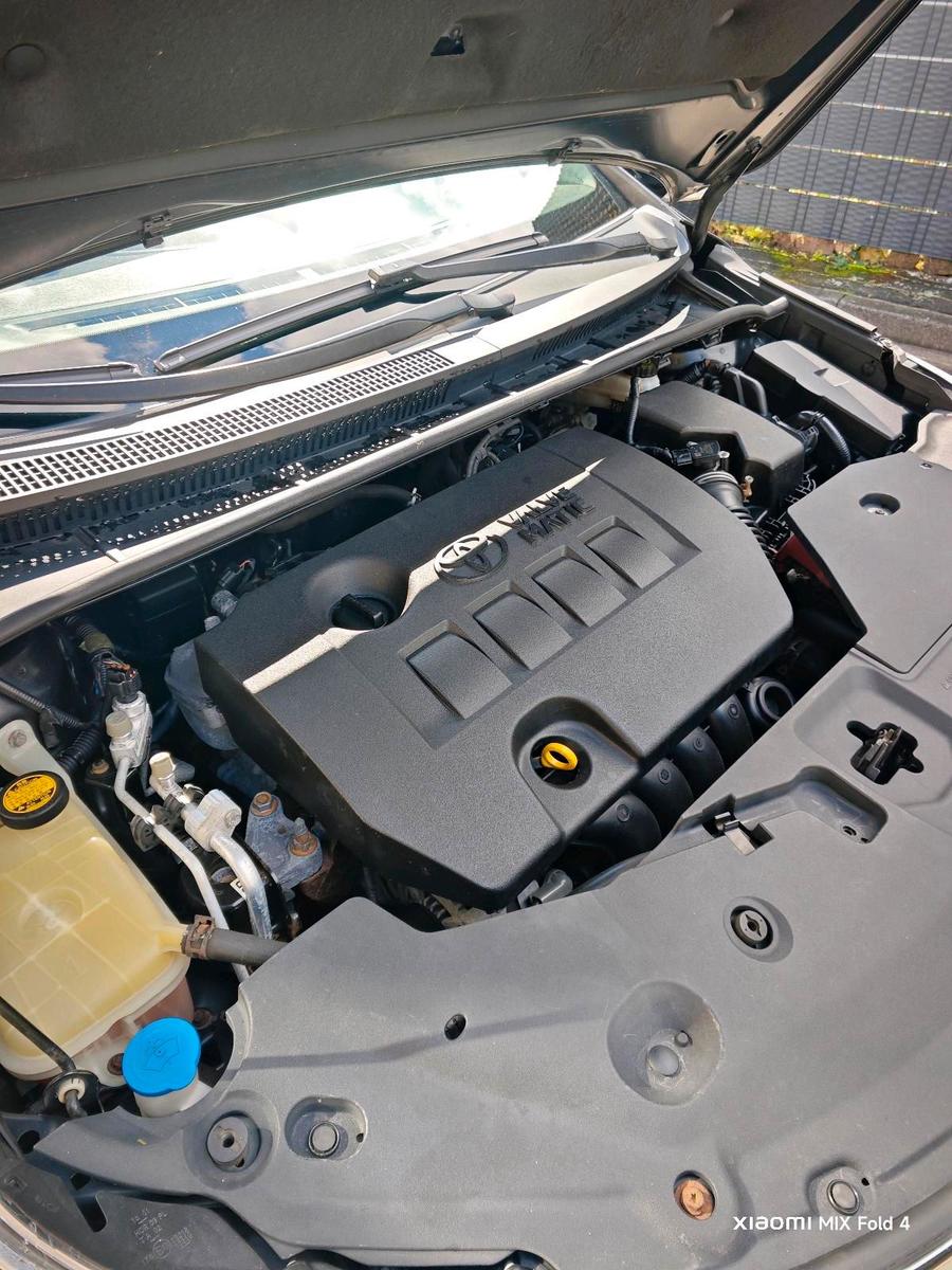 Toyota Avensis 2011 — photo 9