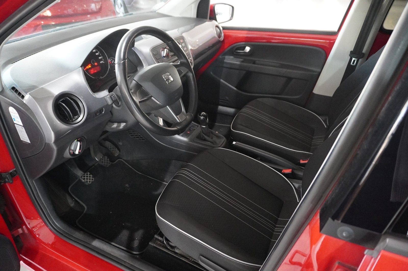 Fahrzeugabbildung SEAT Mii 1.0 SPORT 5-TÜR KLIMA/ALU/CD/AUX/NEBEL/TÜV