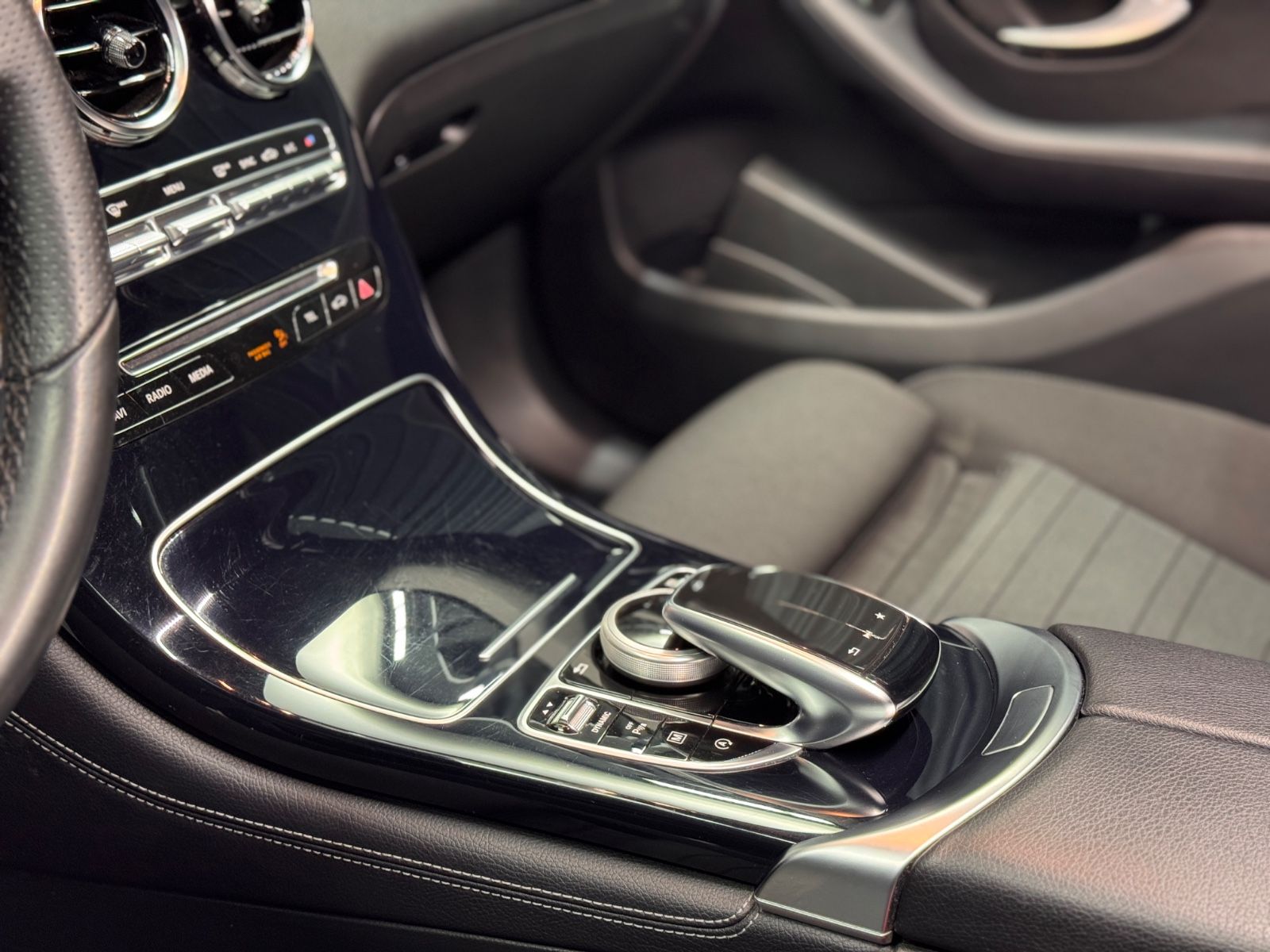 Fahrzeugabbildung Mercedes-Benz GLC 220 d 4Matic|NAVI|AUTOMATIK|AHK|KAMERA|