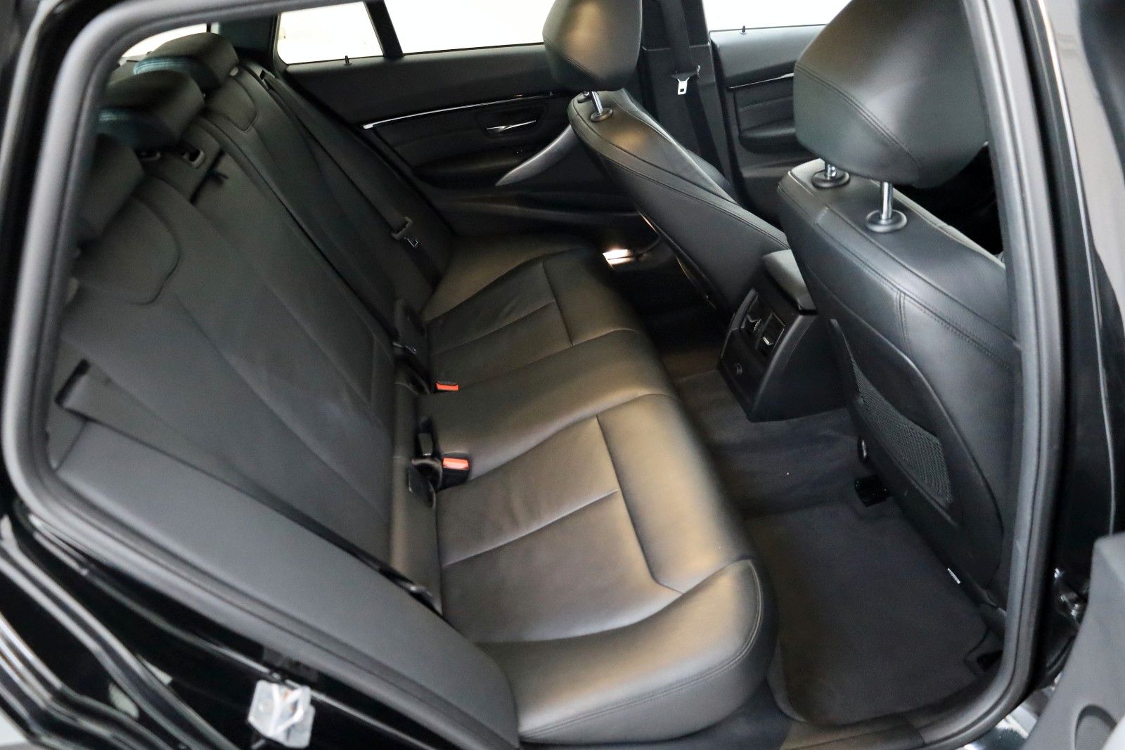 Fahrzeugabbildung BMW 320d Touring M Sport Leder,Navi,LED,SH,PDC,SR+WR