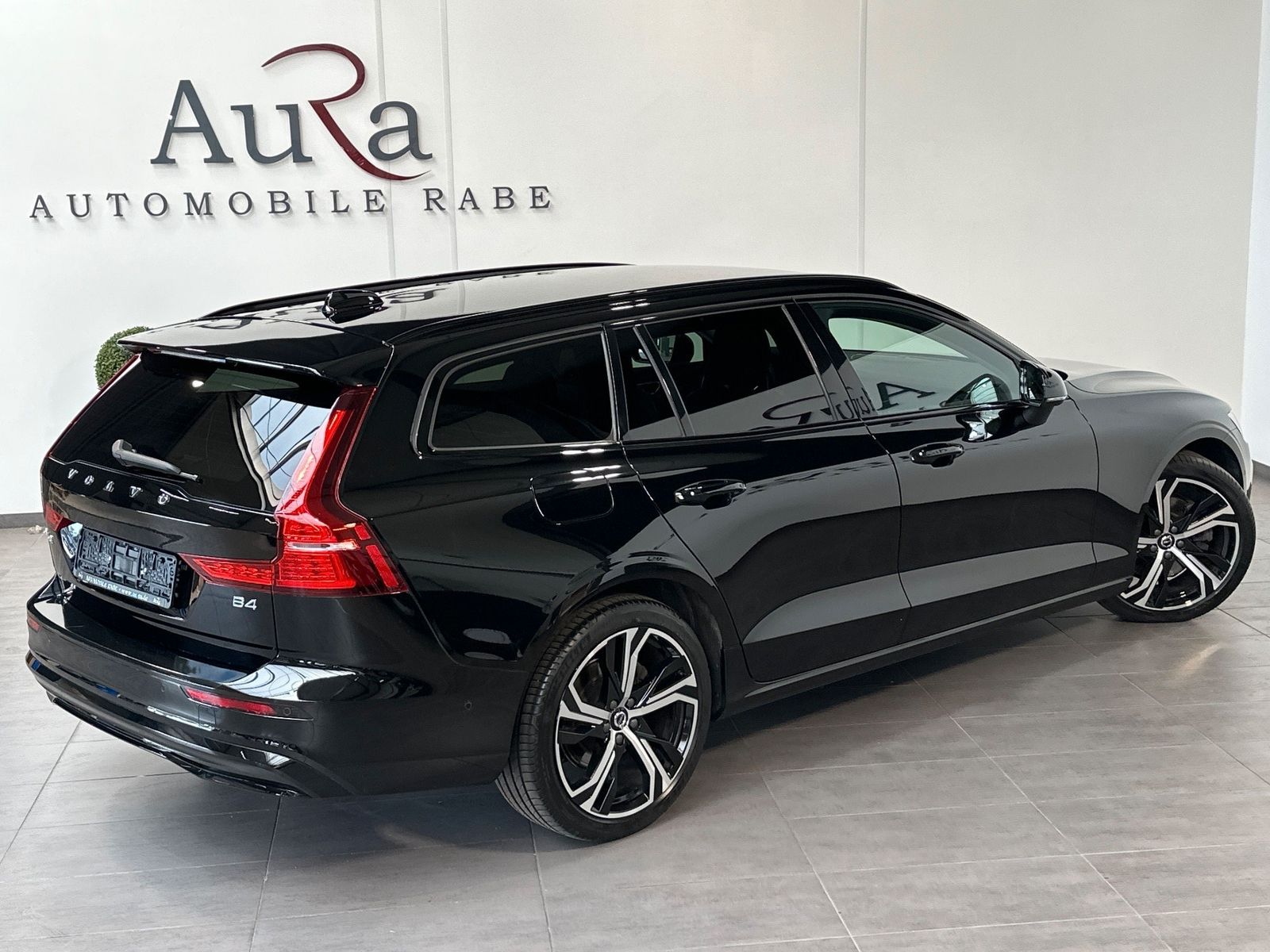 Fahrzeugabbildung Volvo V60 B4 D Plus Dark NAV+LED+AHK+ACC+360GRAD+SHZ