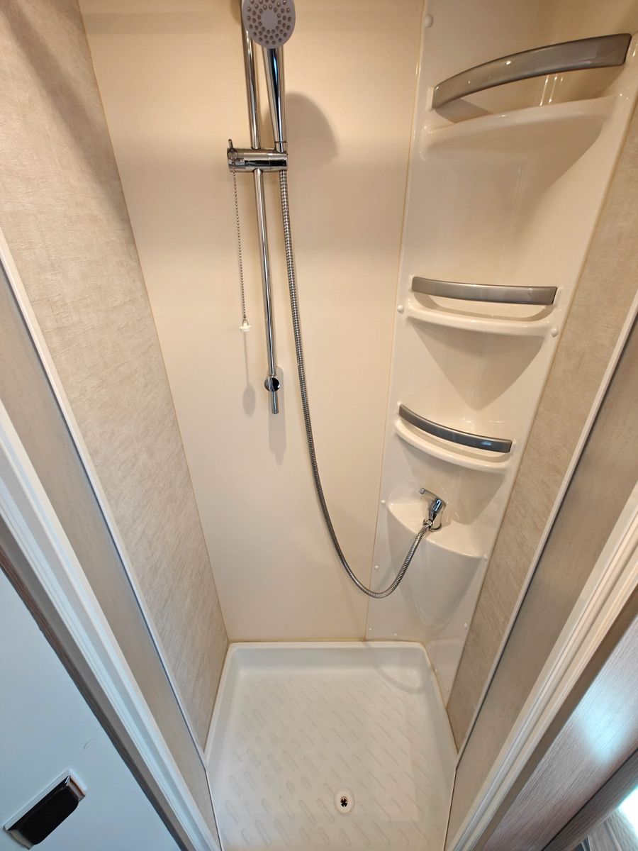 Fahrzeugabbildung XGO Dynamic 99 P + Hubbett, Solar, SAT, TV, Markise