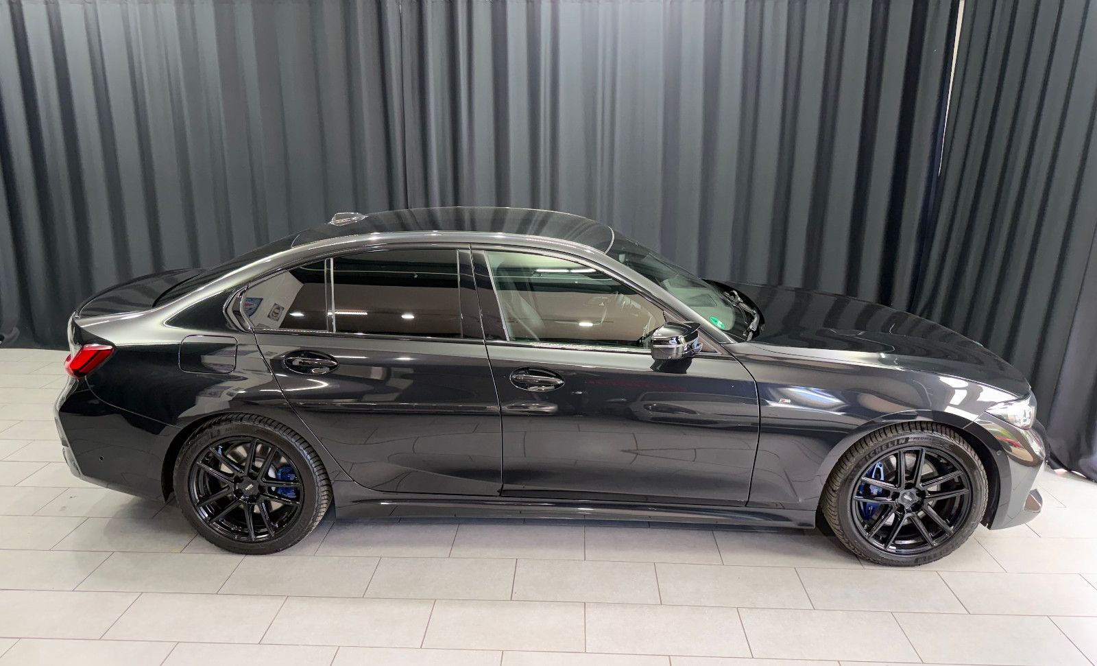 Fahrzeugabbildung BMW M340i xDrive Limousine |HiFi|360°|HuD