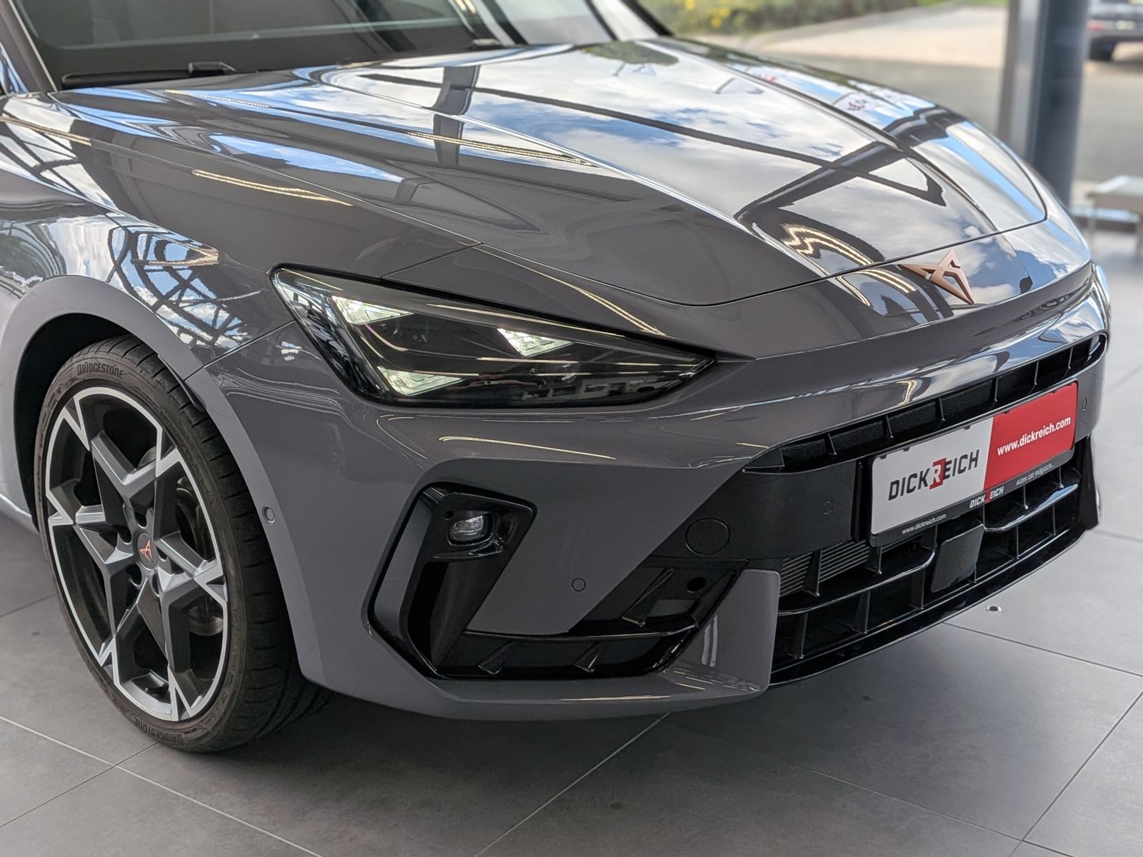 Fahrzeugabbildung CUPRA Leon 1.5 eTSI DINAMICA MATRIX ACC PANO AHK 5J-Ga