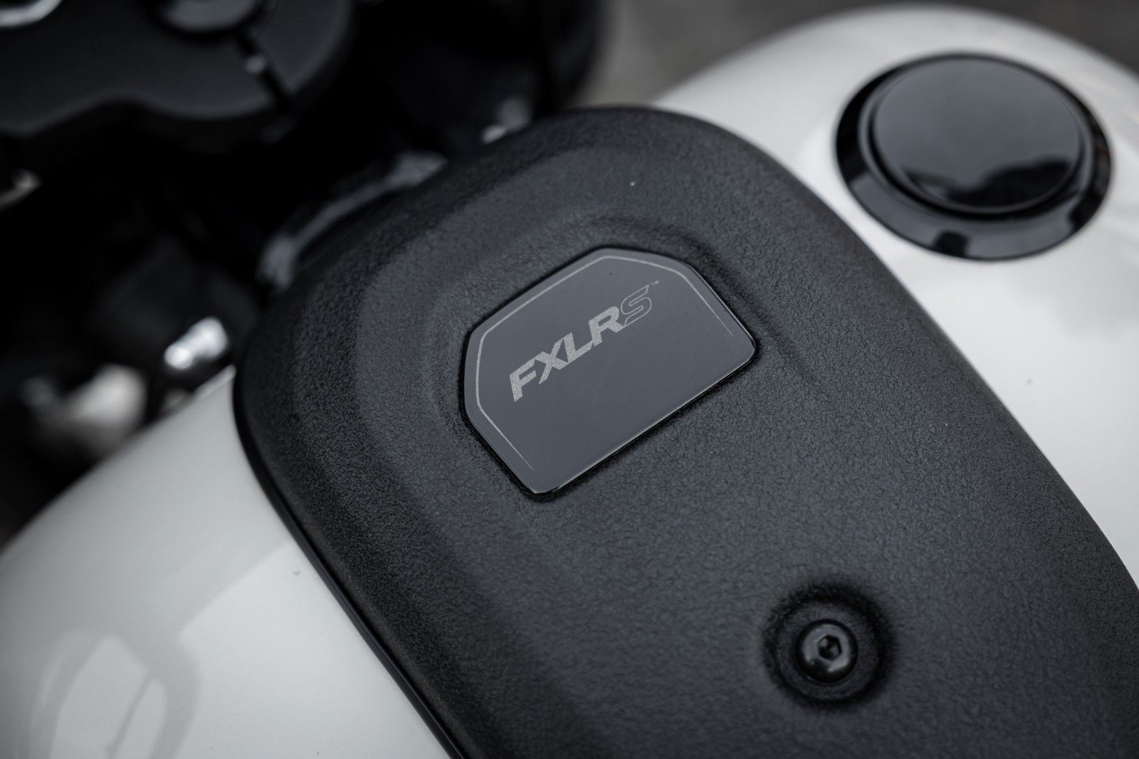 Fahrzeugabbildung Harley-Davidson FXLRS LOW RIDER S 117 CUI - JEKILL&HYDE -