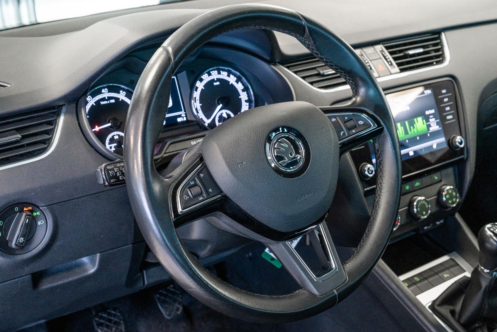 Skoda Octavia Combi Ambition Navigation PDC 1.Hand