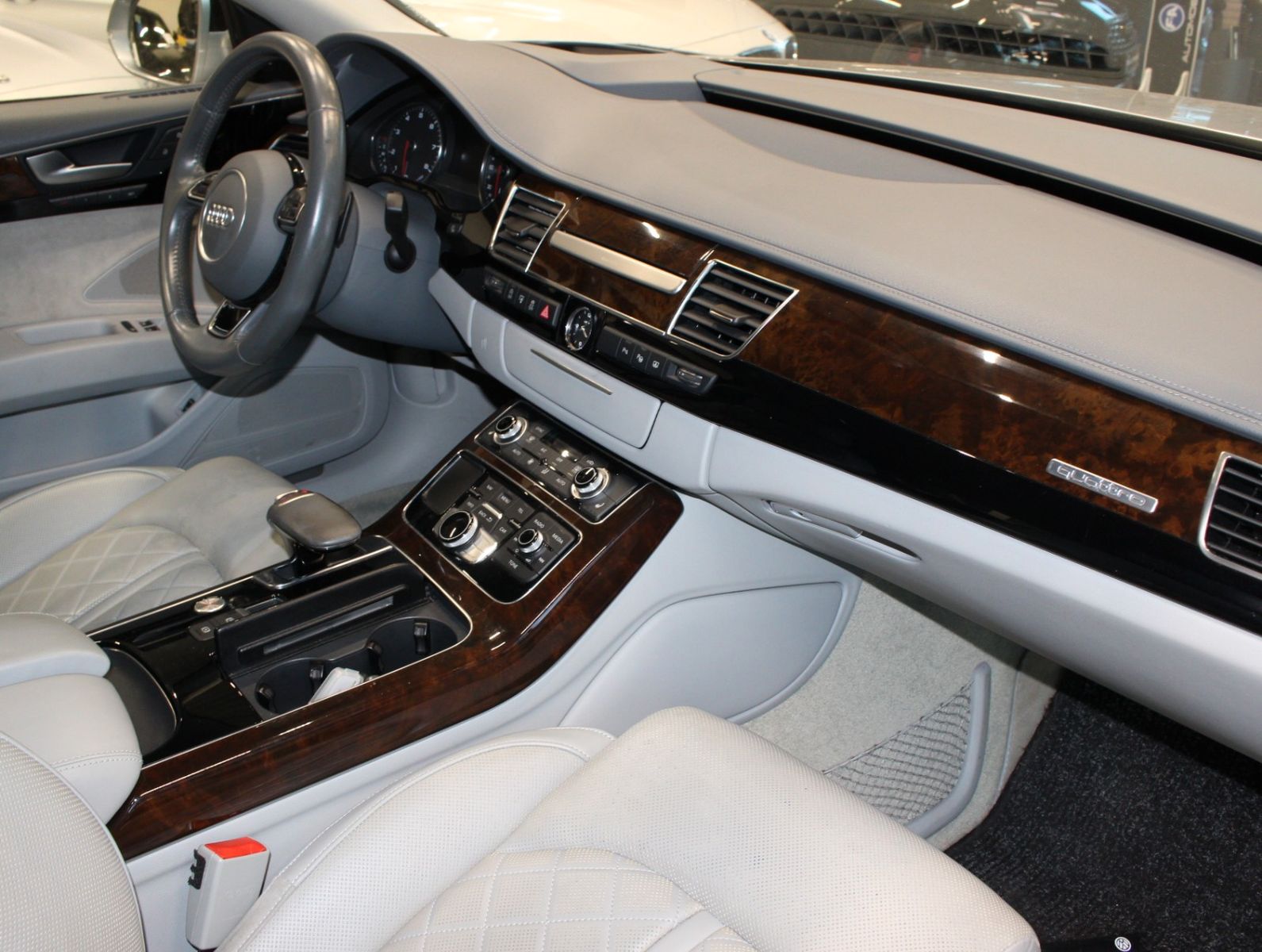 Fahrzeugabbildung Audi A8 4.0 TFSI tiptronic quattro*1.Hand Matrix-LED