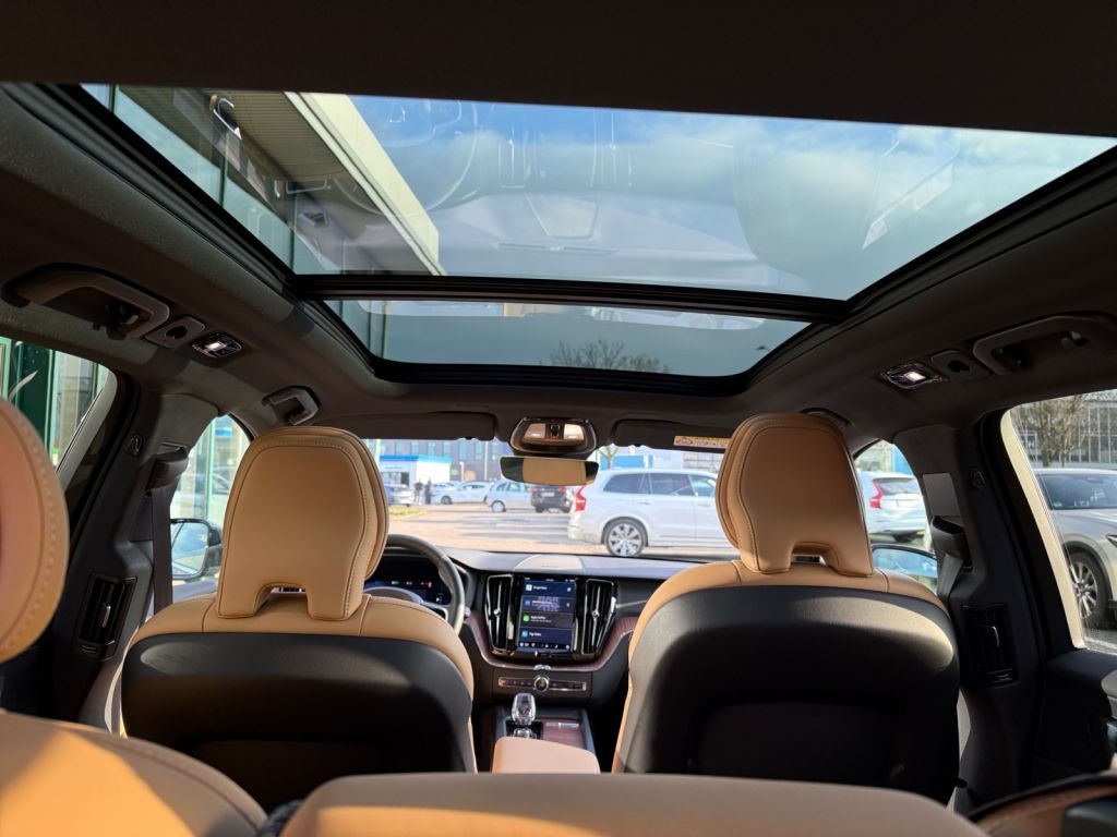 VOLVO XC60 T6 AWD Plug-in Hybrid Plus Bright Adaptives VOLVO XC60 T6 AWD Plug-in Hybrid Plus Bright Adaptives