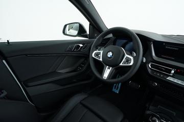 صورة 10 لـ 2024 BMW M235
