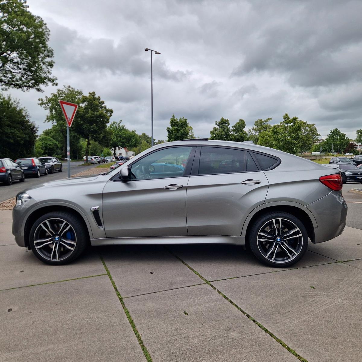 BMW X6 M Unfallfre*Alcantara*Carbon*HarmanKardon*HUD
