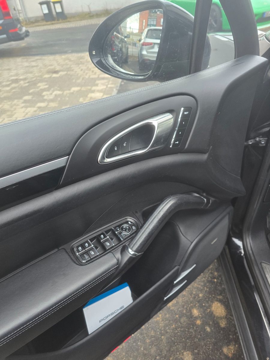 Fahrzeugabbildung Porsche Cayenne Turbo LED/Panorama/AHK/Kamera