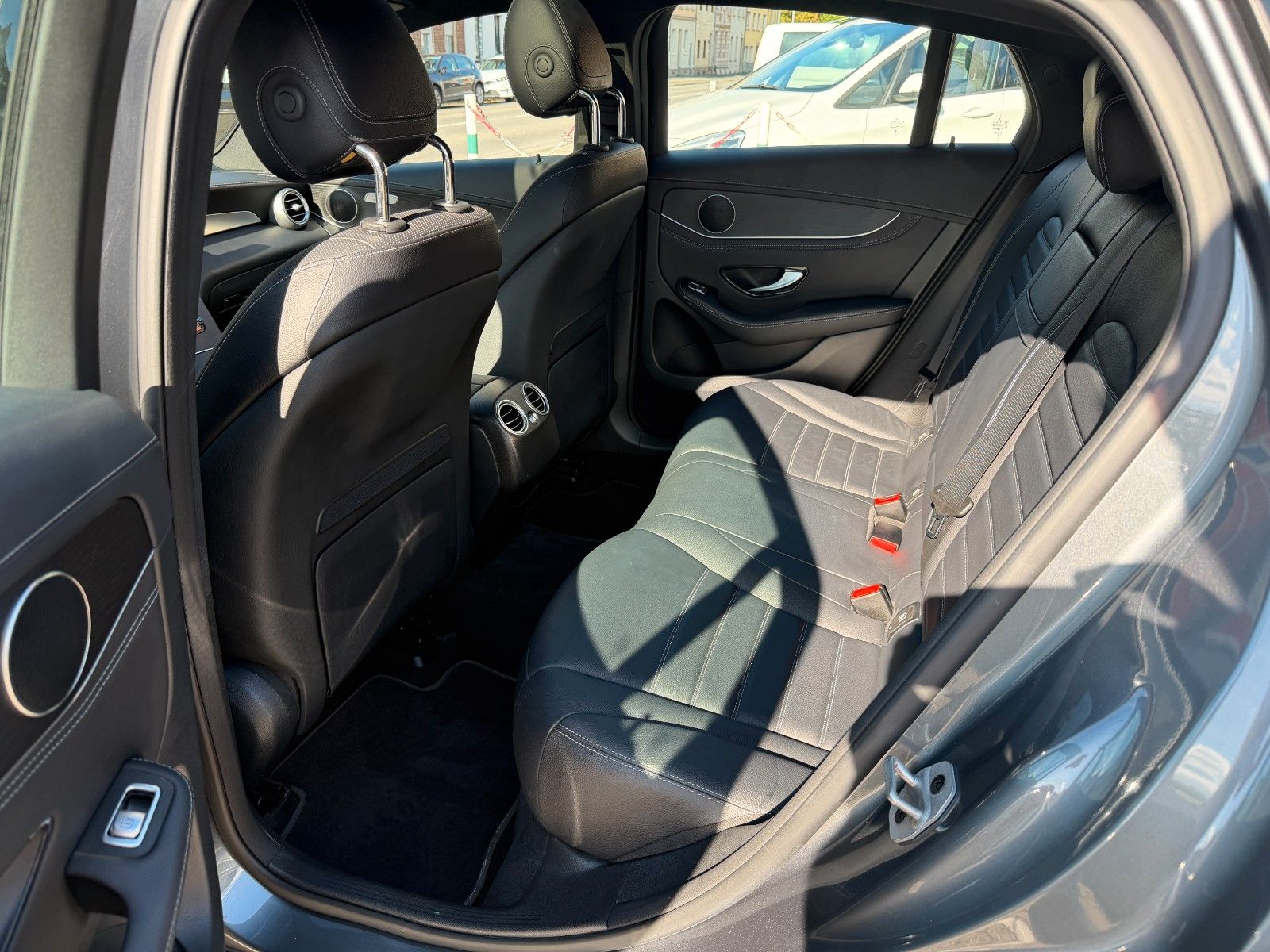 Fahrzeugabbildung Mercedes-Benz GLC 400 COUPE  4-MATIC AMG LINE LEDER SD STANDH.