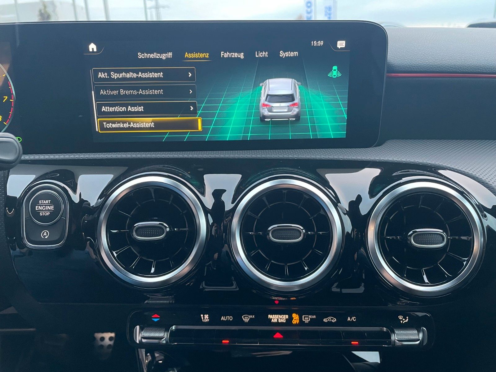 Fahrzeugabbildung Mercedes-Benz A 180 AMG+LED+IHC+RFK+TotWinkel+SFIntegration