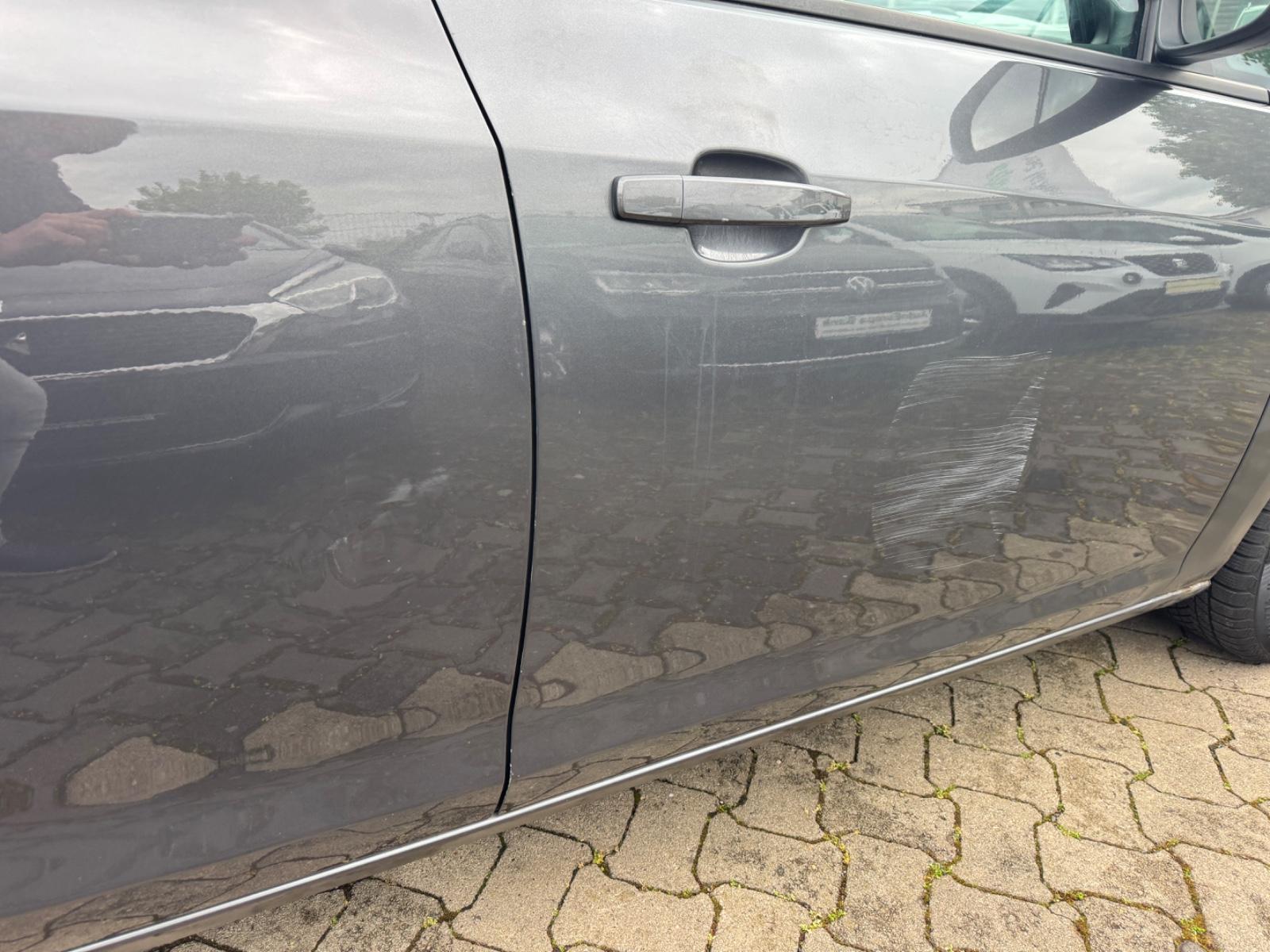 Opel Astra 2011 — photo 14