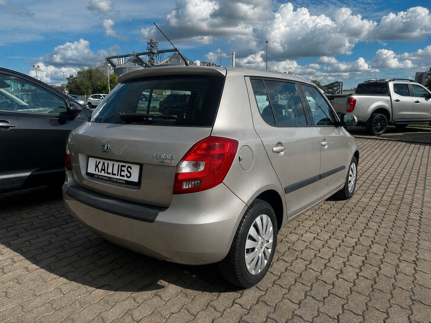Fahrzeugabbildung SKODA Fabia 1.2  5-Trg Klima / Tempomat / Top Zustand