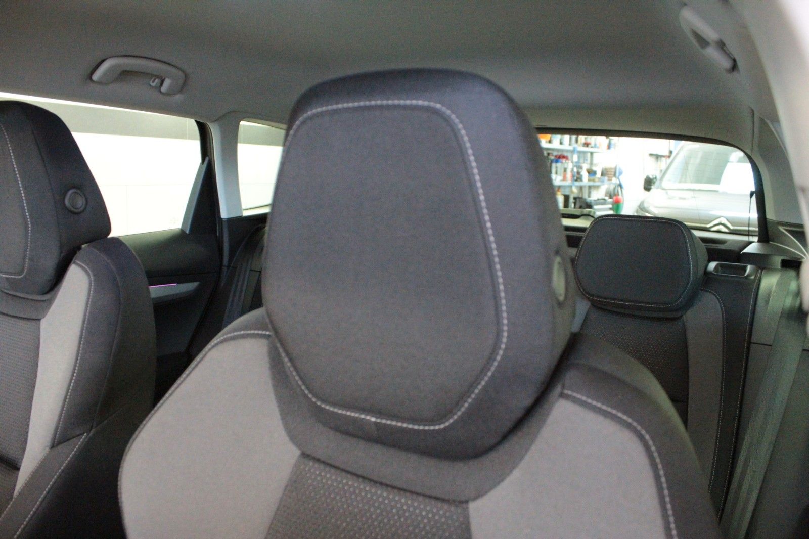 Fahrzeugabbildung SKODA Karoq 1.5l TSI ACT DSG TOUR  AHK schwenkbar