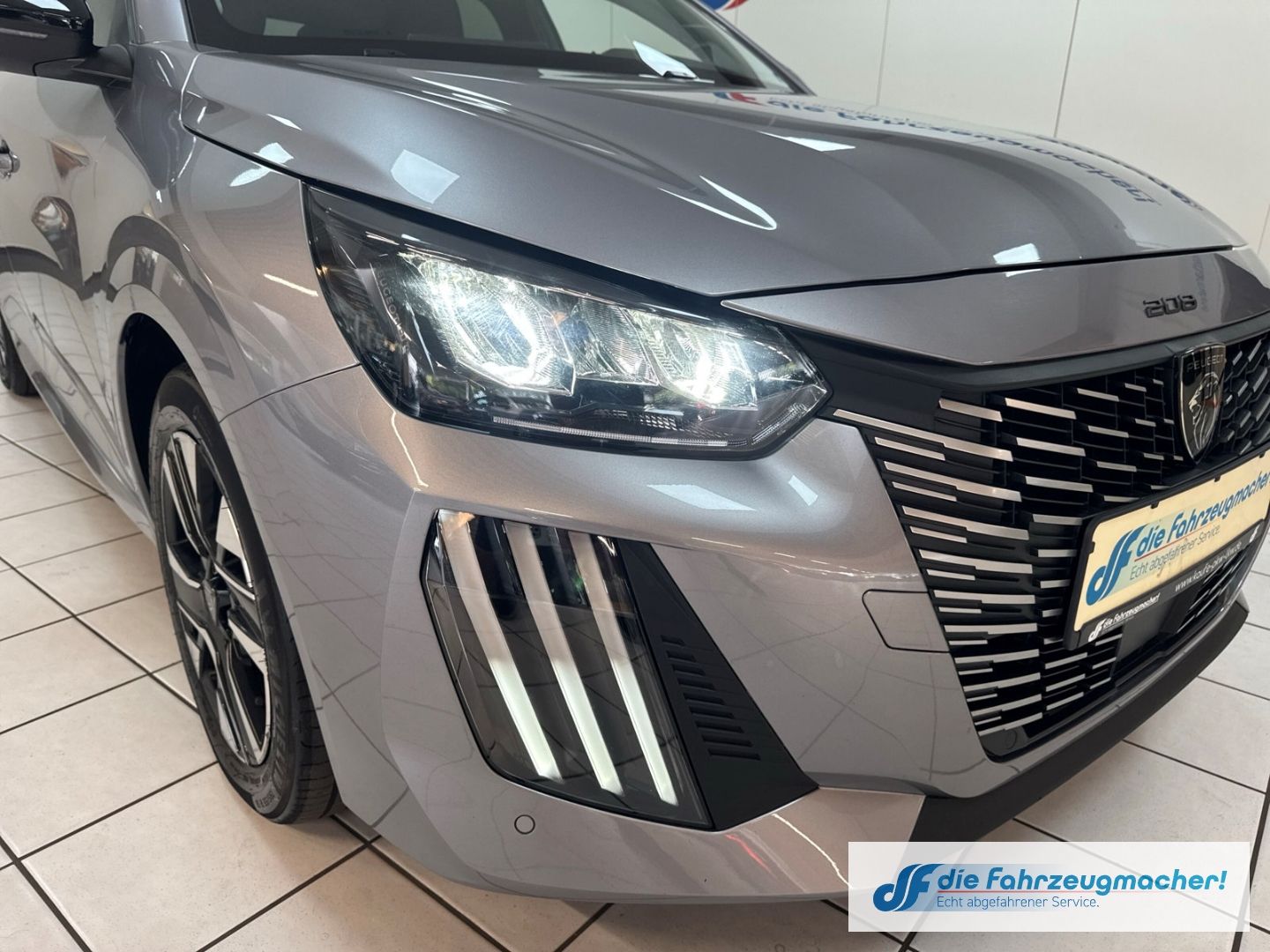 Fahrzeugabbildung Peugeot 208 Allure Navi Digitales Cockpit LED Apple CarP