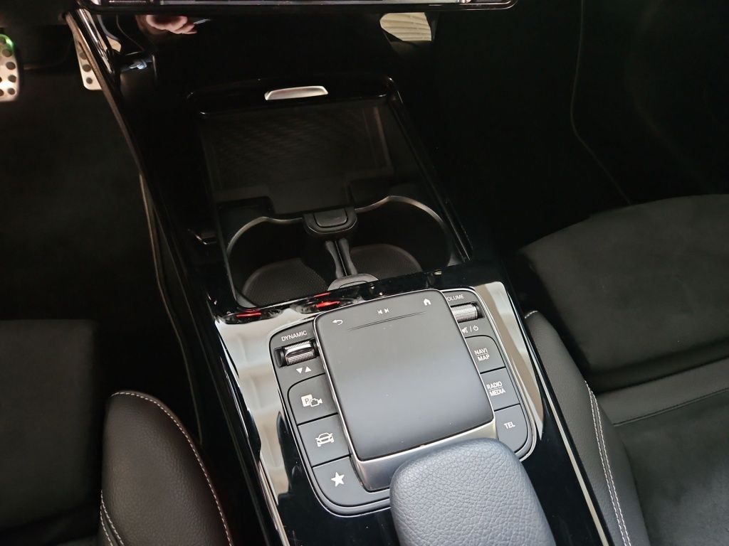 Fahrzeugabbildung Mercedes-Benz A 250 e AMG Night Navi HUD LED Sound SHZ Ambie.