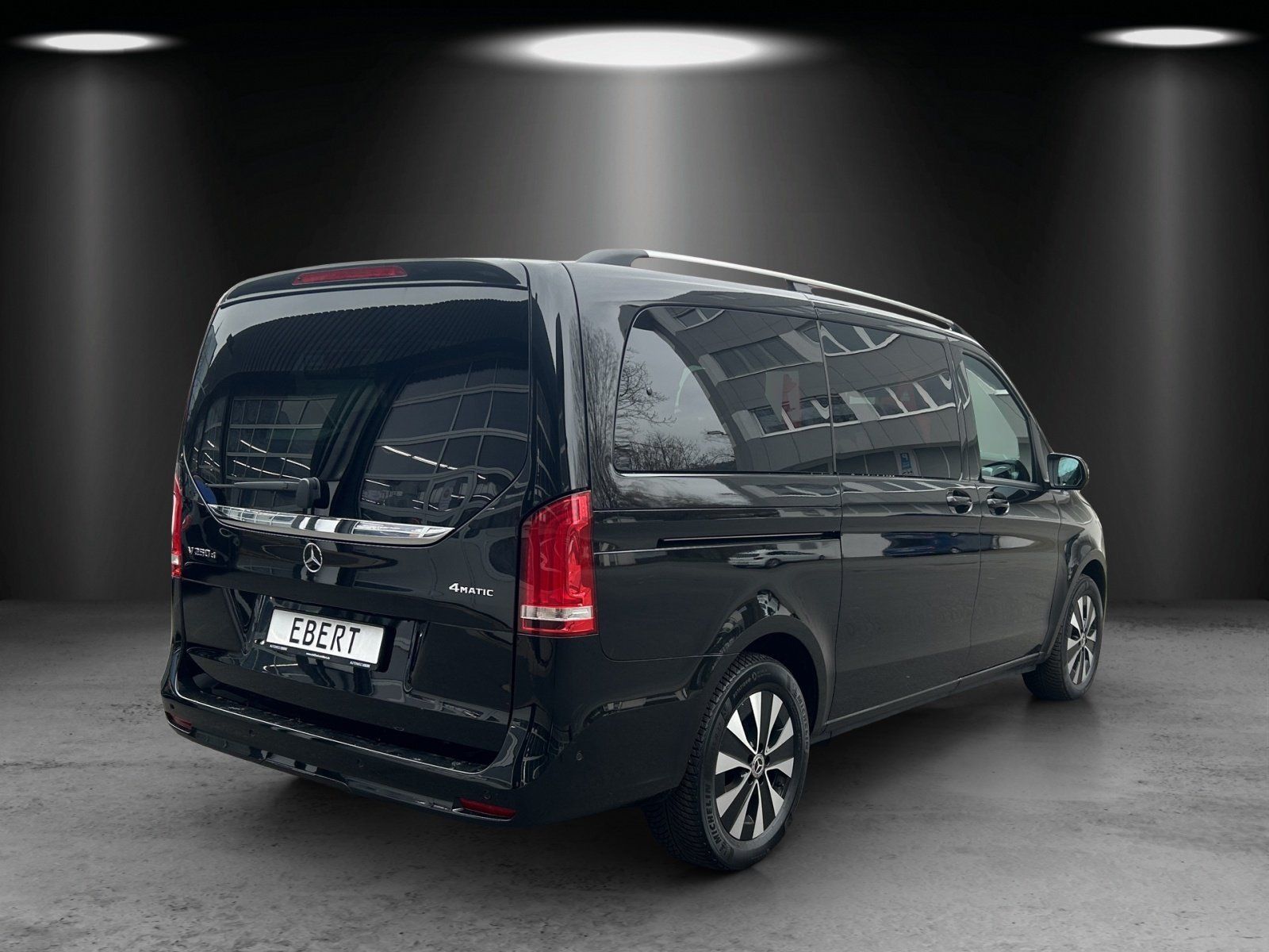 Fahrzeugabbildung Mercedes-Benz V 250 d 4M L 7-Sitze GSD Standhzg ILS Sport AHK