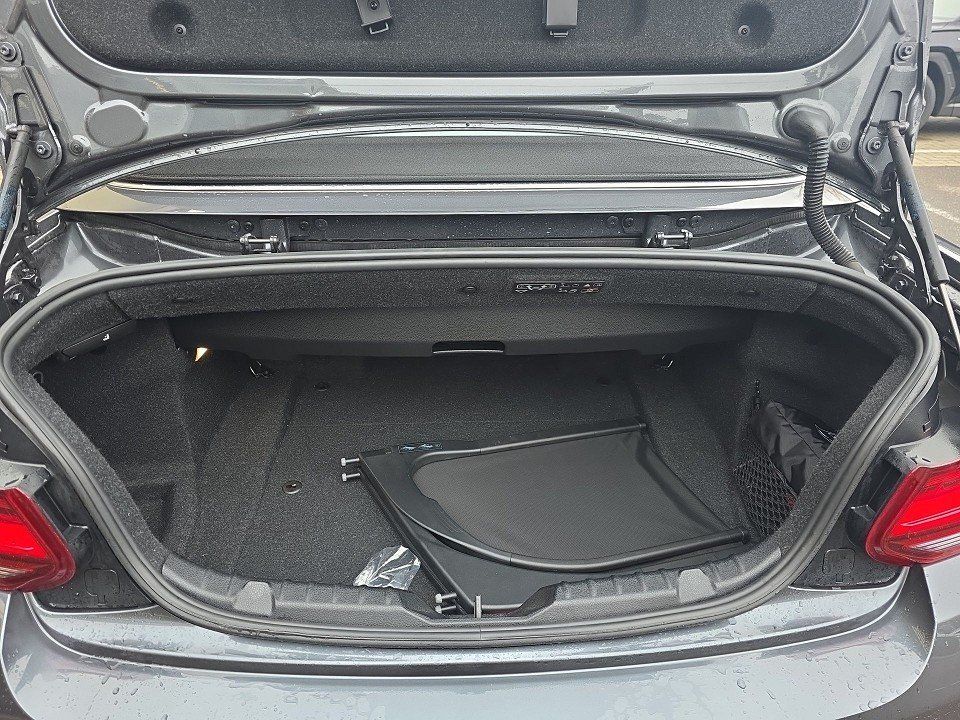 Fahrzeugabbildung BMW 2 Cabrio 230 i M Sport