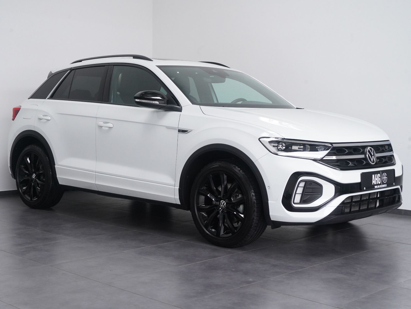 Fahrzeugabbildung Volkswagen T-Roc 2.0 TSI DSG 4Motion R-Line BLACKSTYLE PANO