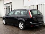 Ford Focus Turnier Style + 1.Hand*Gepflegter Zustand* - Ford Focus aus 2010: Kombi