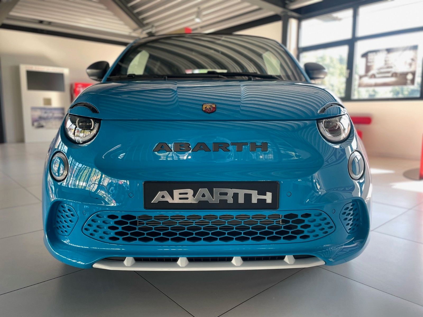 Fahrzeugabbildung Abarth 500C E Cabrio  Elektro 42 kWh