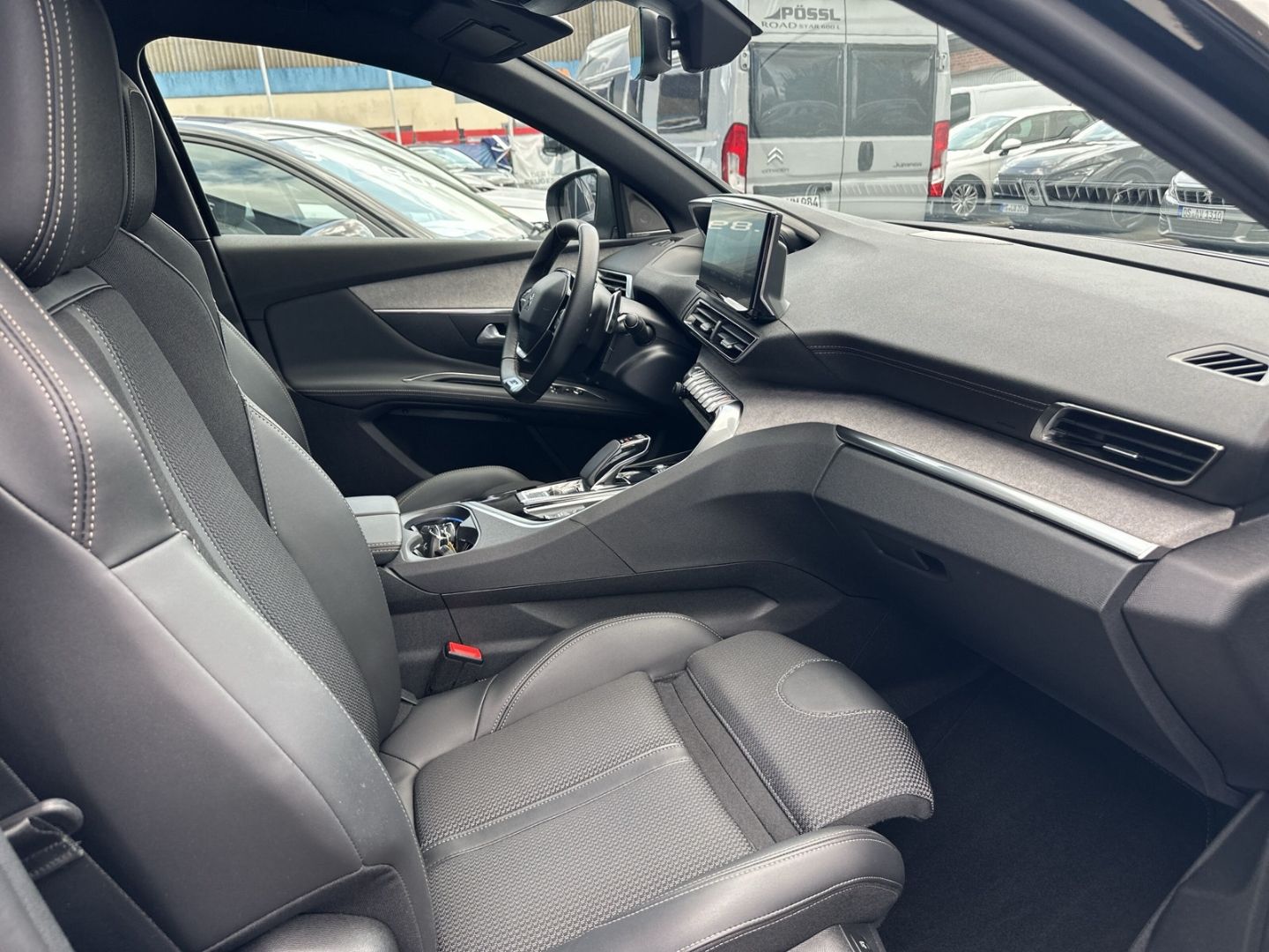 Fahrzeugabbildung Peugeot 3008 GT Plug-In Hybrid 225 e-EAT8 AHK-abn.Navi
