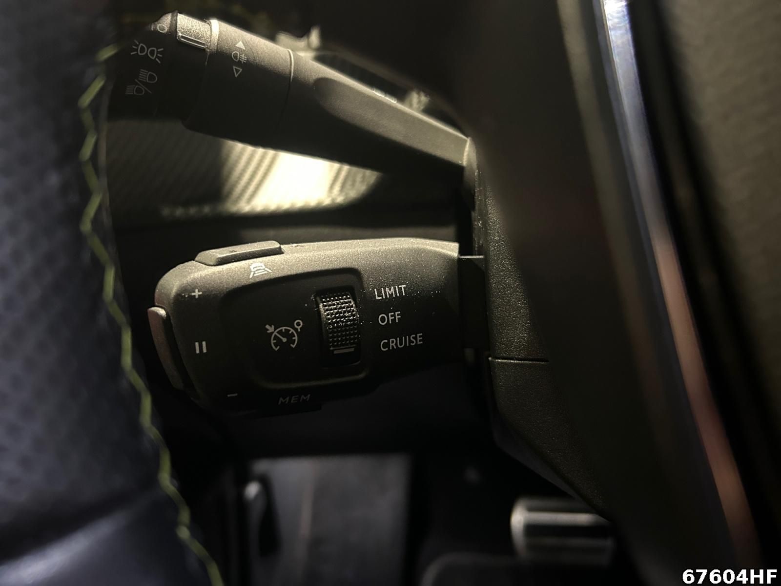 Fahrzeugabbildung Peugeot 208 GT +SHZ+CÆRPLAY+180KAMERA+TEMPOMAT