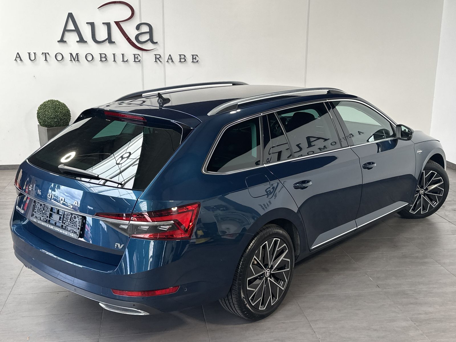 Fahrzeugabbildung SKODA Superb Combi 1.4 TSI iV DSG L&K NAV+LED+AHK+360°