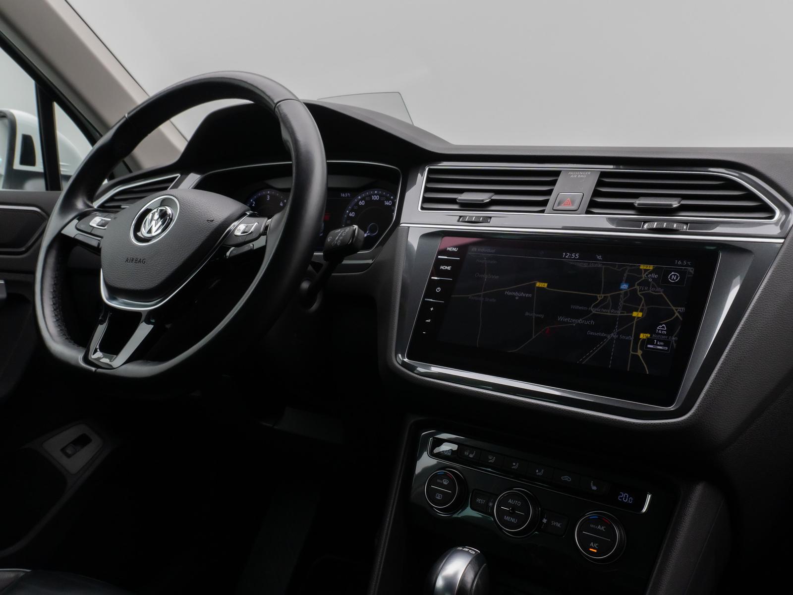 Volkswagen Tiguan Highline Kamera HUD DAB ACC LED 21Zoll