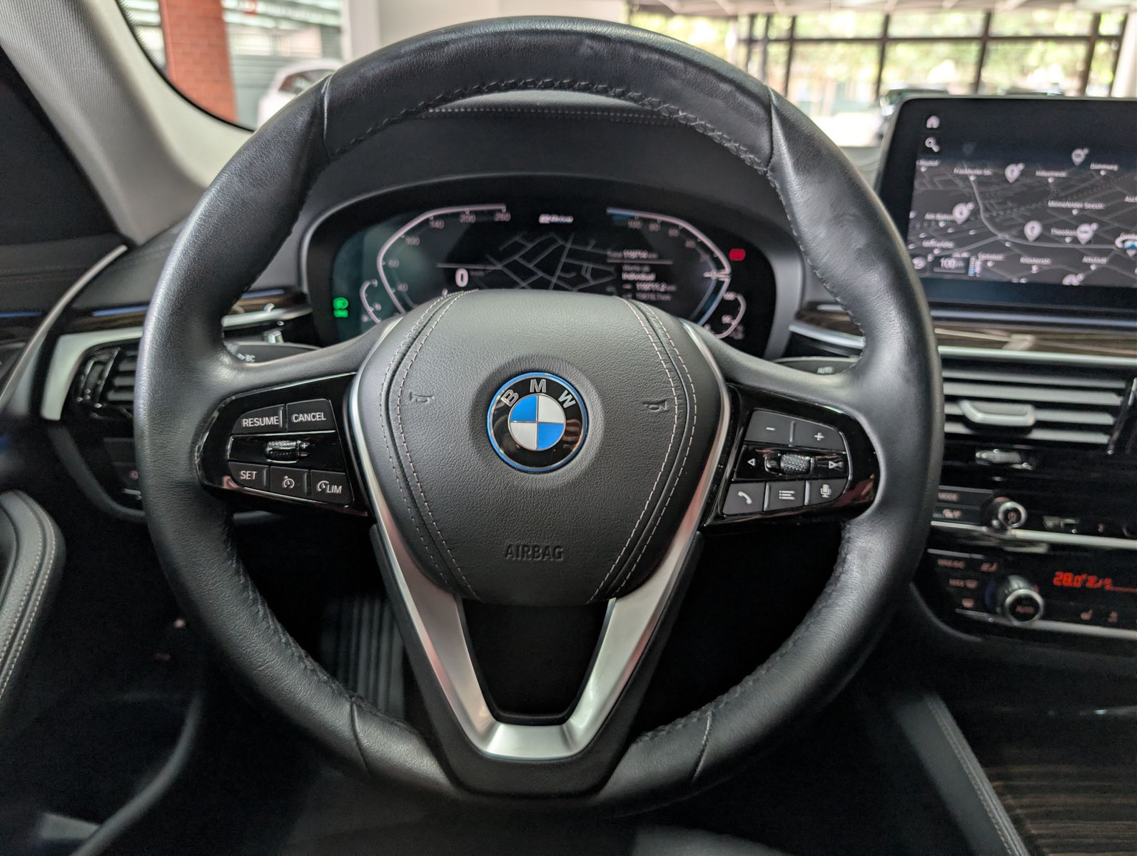 Fahrzeugabbildung BMW 530 e Luxury Line HEV AHK LED LEDER SHZ SoH 97%