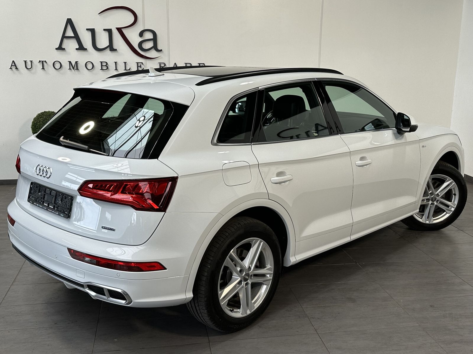 Fahrzeugabbildung Audi Q5 55 TFSI e Quattro S-Line NAV+LED+PANO+DIGDISP