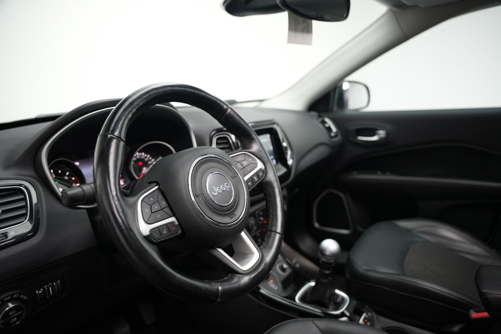 Fahrzeugabbildung Jeep Compass Limited 4WD /PANO/SHZ/L-HEIZ/PDC