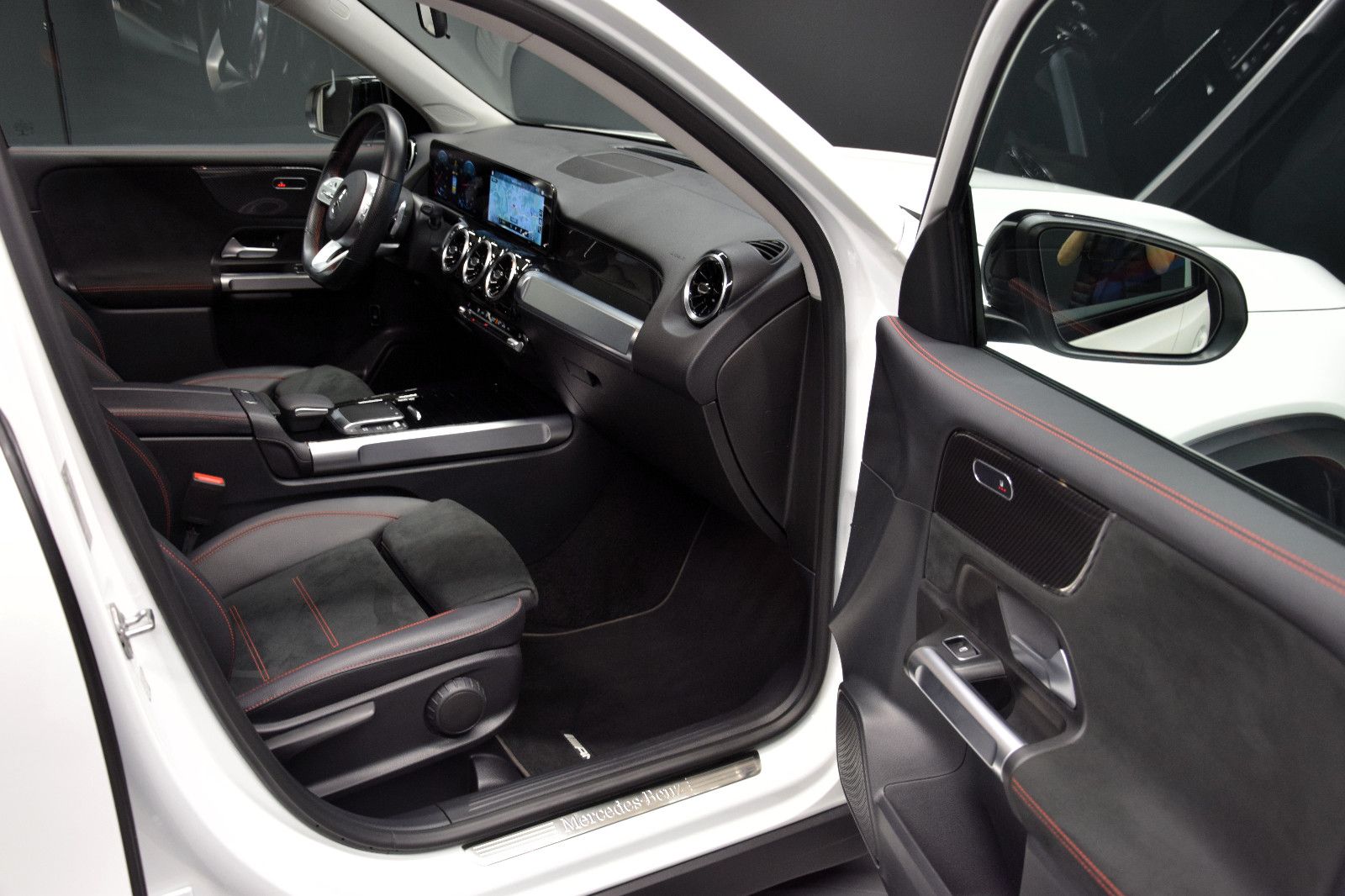 Fahrzeugabbildung Mercedes-Benz GLB 200d AMG-Line Panorama el.AHK Kamera Widescr