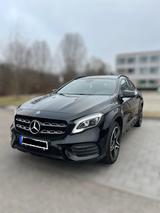 Mercedes-Benz GLA 180 AMG-Line - Mercedes-Benz GLA 180: Limousine