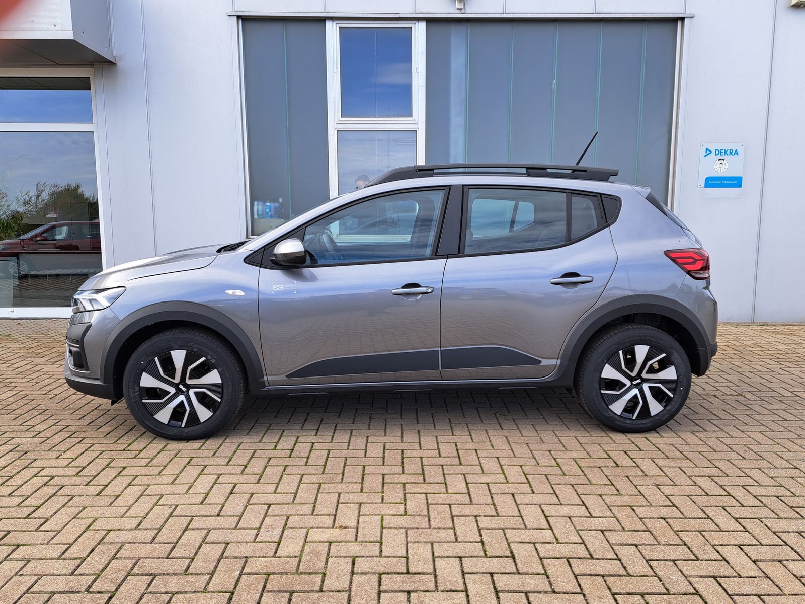 Fahrzeugabbildung Dacia Sandero Stepway Expression SITZHEIZUNG KAMERA