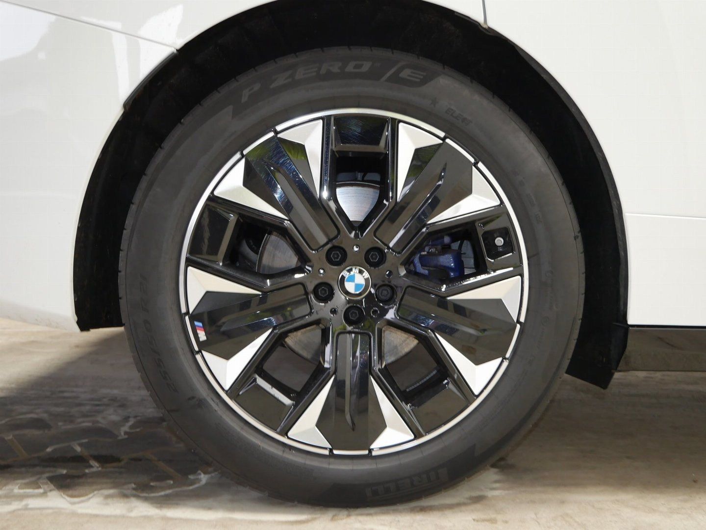 Fahrzeugeinzelansicht 17 Fahrzeugabbildung BMW iX xDrive45 |Multifunktionssitze |Luftfederung |