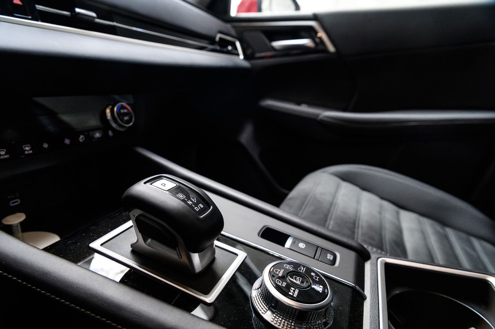Fahrzeugabbildung Mitsubishi Outlander Intro Edition +4WD+ LED+AHK+Kam+20"