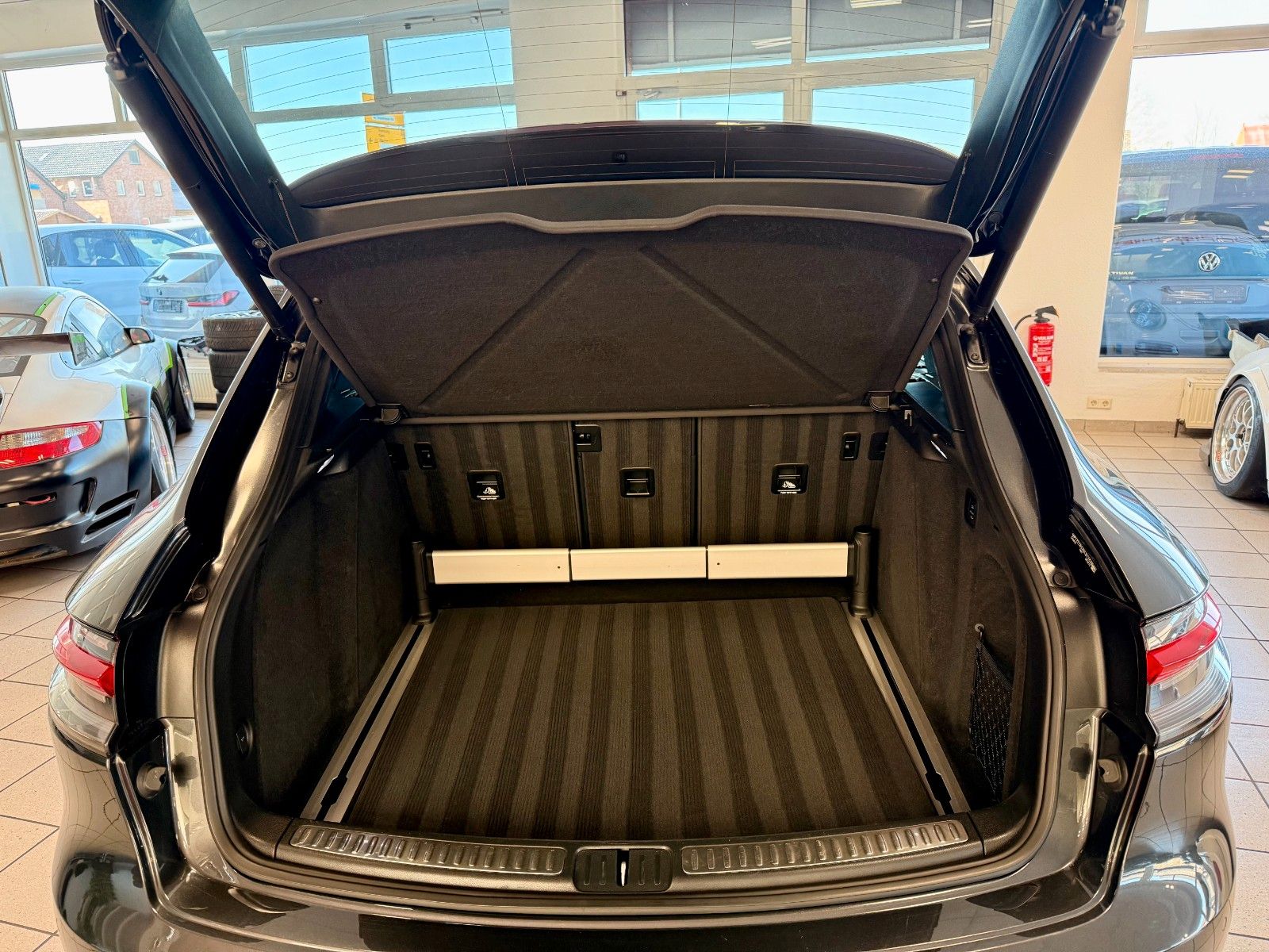 Fahrzeugabbildung Porsche Macan T Burmester/ACC/Panorama/Keyless/APPROVED