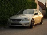 Lexus IS 200  - Lexus IS 200 mit Benzin-Antrieb