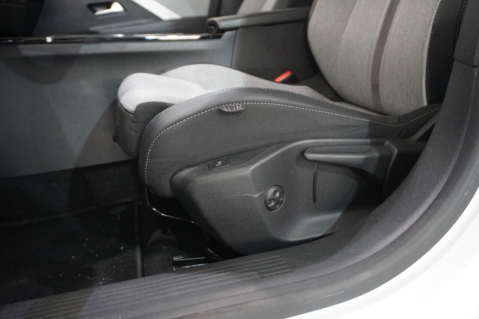 Fahrzeugabbildung Opel Astra L Lim. 1.2T ELEGANCE NAVI/LED/KAMERA/SPORT