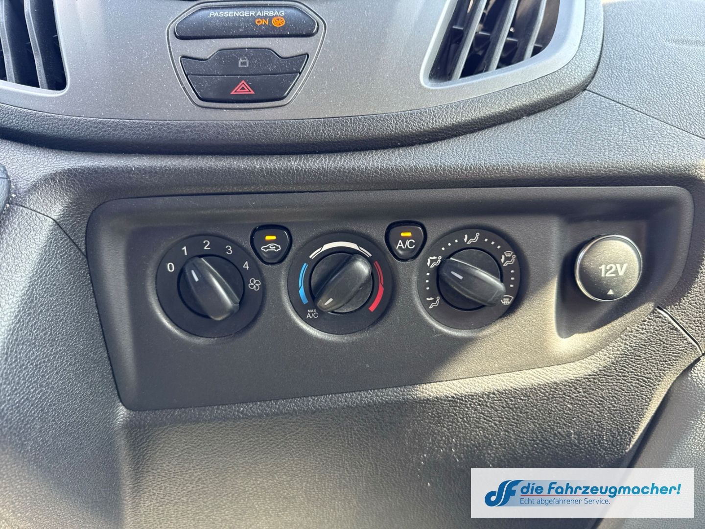 Fahrzeugabbildung Ford Transit Kombi 350 L3 2.2 TDCi DPF *4388 *KLIMA