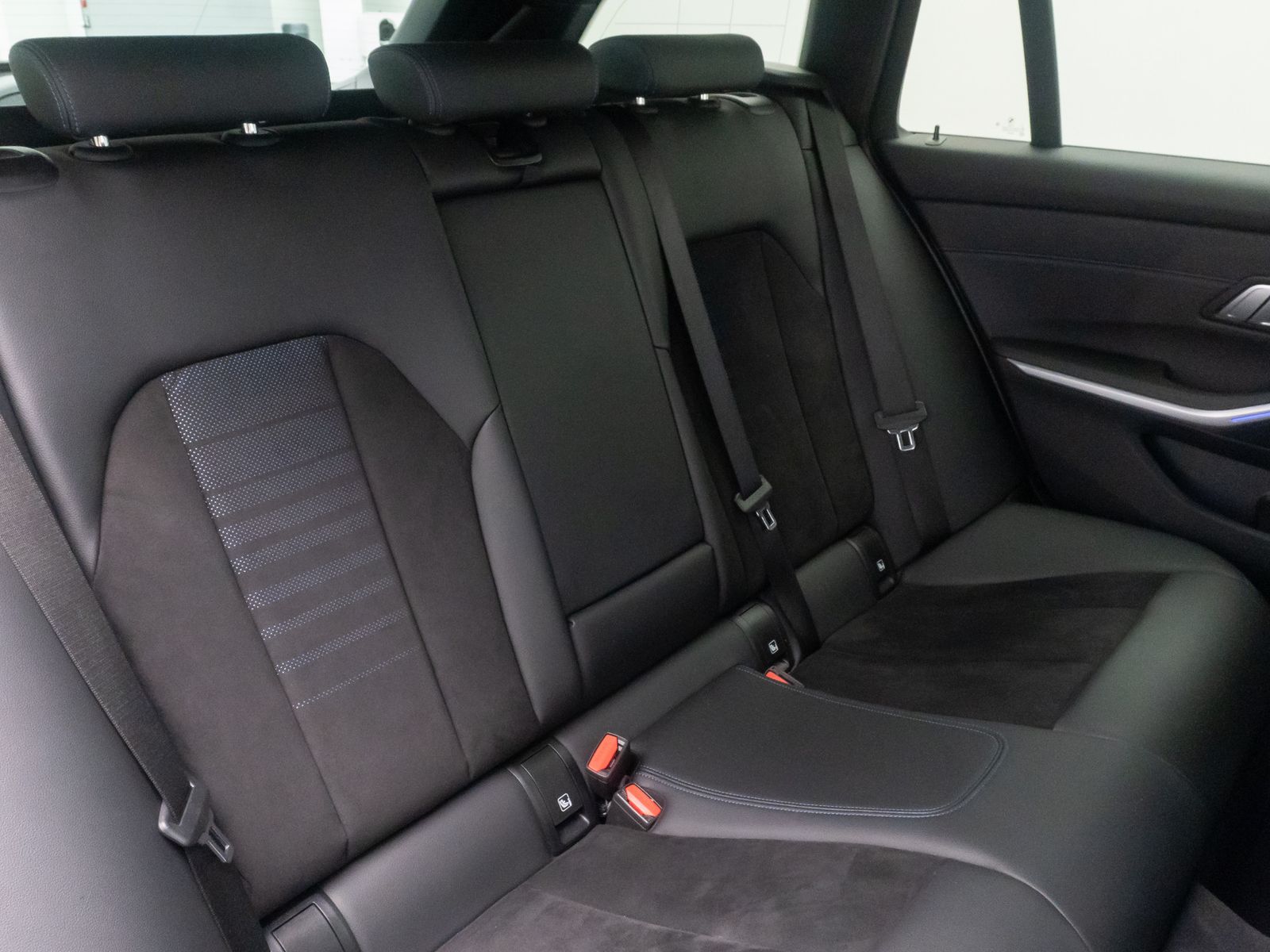 Fahrzeugabbildung BMW 320d xD M Sport ACC Kamera HUD AHK Laser DAB 19"