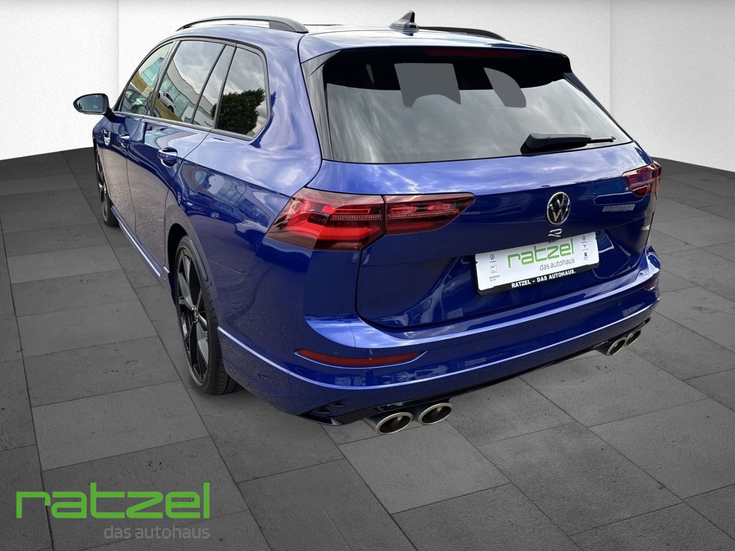 Fahrzeugabbildung Volkswagen Golf Variant 4Motion VIII R 2.0l TSI AHK-klappba