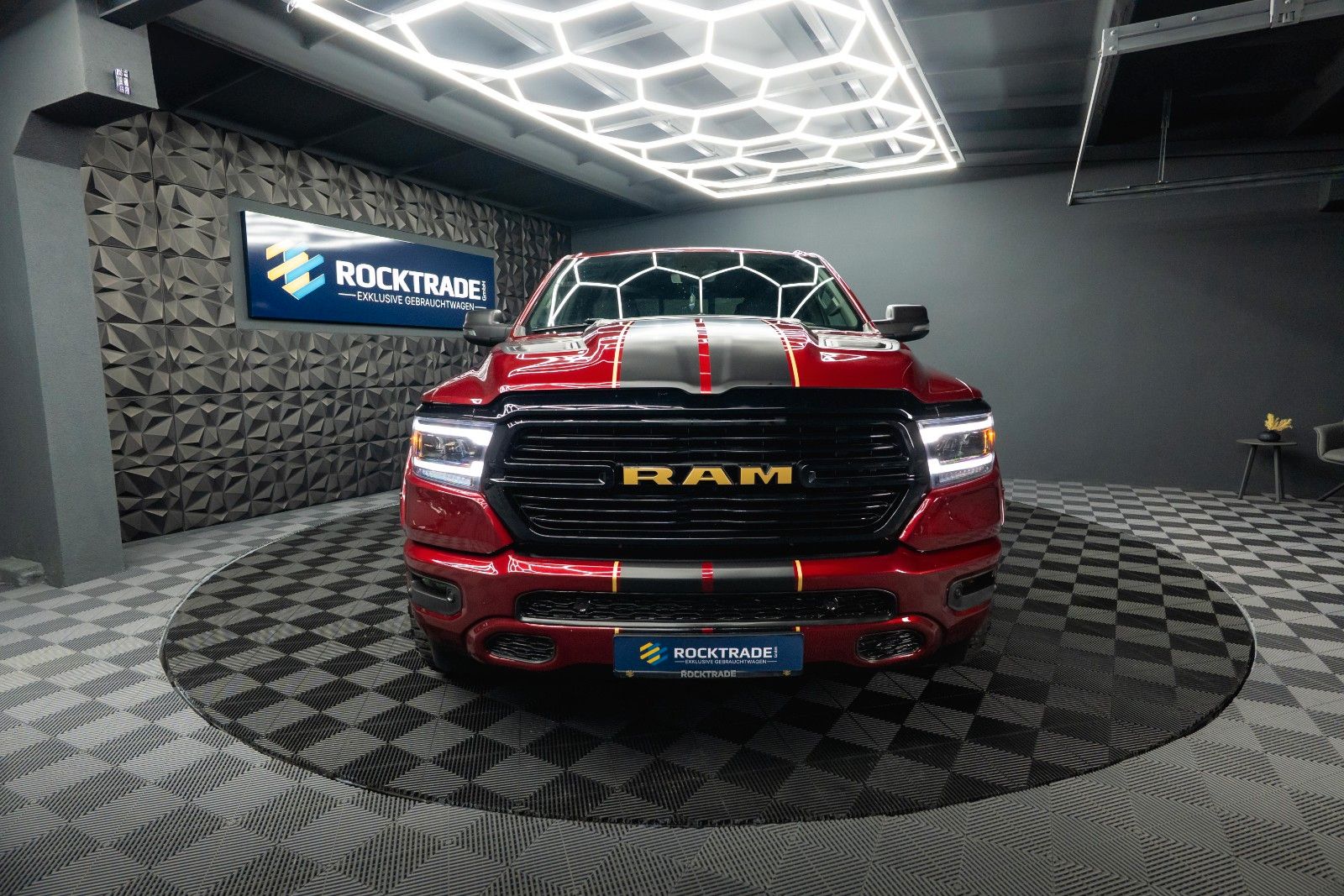 Fahrzeugabbildung Dodge RAM 5.7 V8 HEMI 4x4 OFFROAD Night-Paket *LED*19%